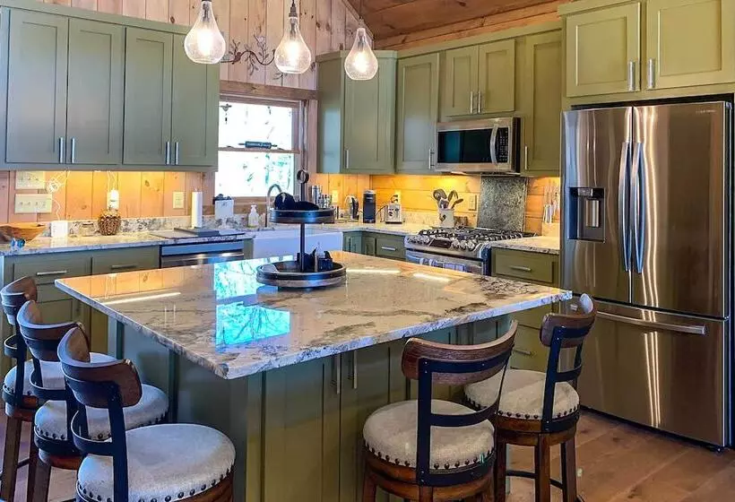 Riverside Mtn Retreat W/ Hot Tub & Game Room!