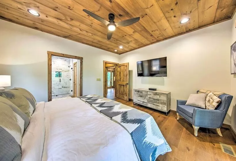 Riverside Mtn Retreat W/ Hot Tub & Game Room!