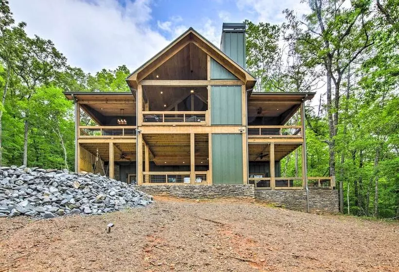 Riverside Mtn Retreat W/ Hot Tub & Game Room!