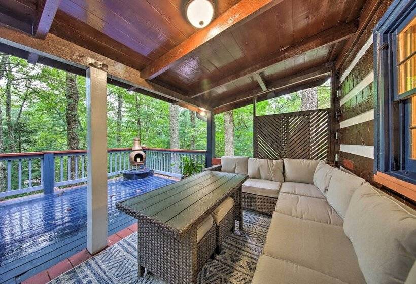 Charming Blue Ridge Mountain Cabin W/ Hot Tub