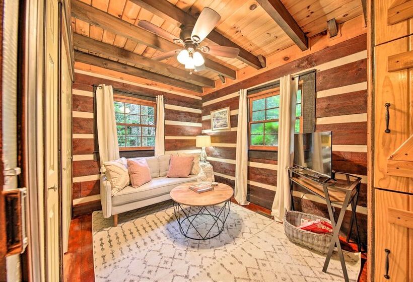Charming Blue Ridge Mountain Cabin W/ Hot Tub