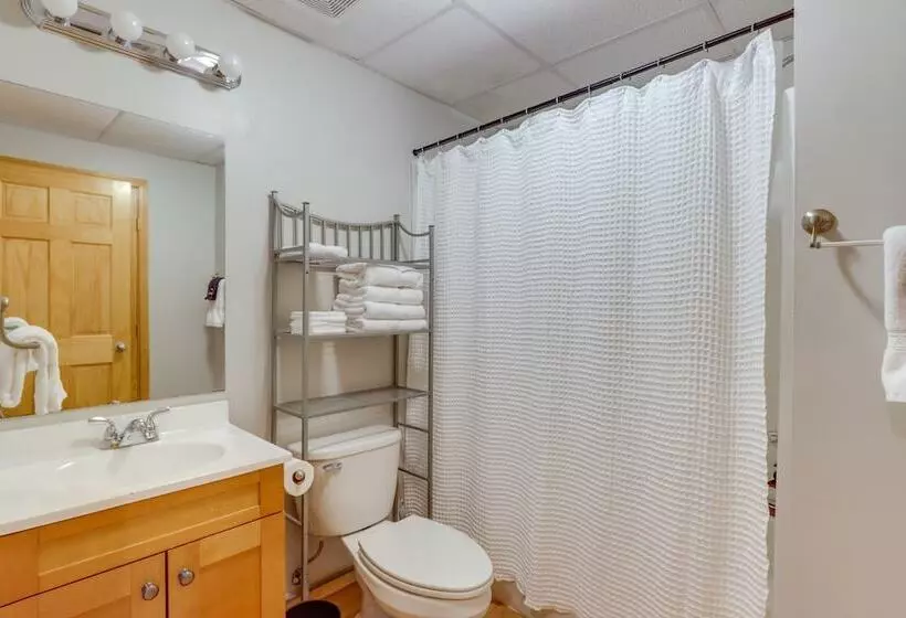 Scenic Talking Rock Creek Resort Home W/ Hot Tub