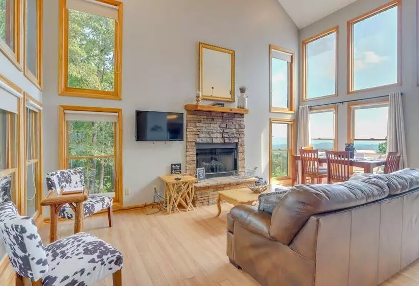 Scenic Talking Rock Creek Resort Home W/ Hot Tub