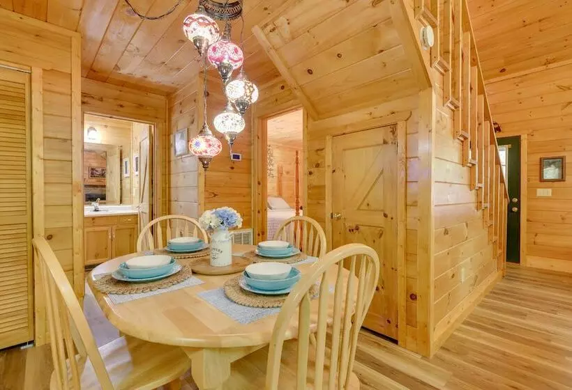 Secluded Cross Creek Cabin W/ Deck & Fire Pit!