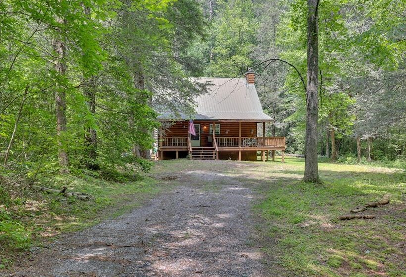 Secluded Cross Creek Cabin W/ Deck & Fire Pit!