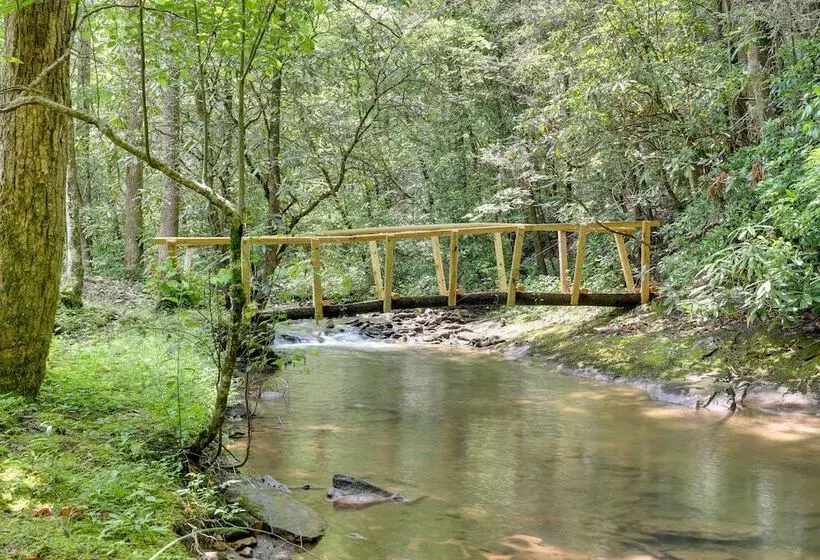 Secluded Cross Creek Cabin W/ Deck & Fire Pit!