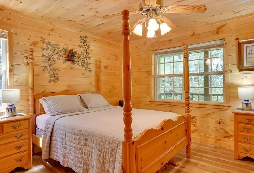 Secluded Cross Creek Cabin W/ Deck & Fire Pit!