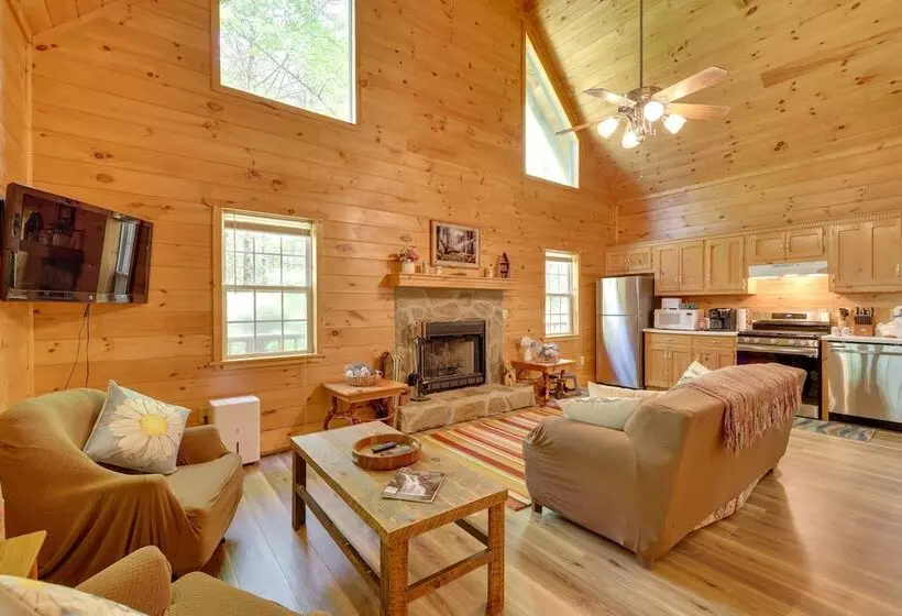 Secluded Cross Creek Cabin W/ Deck & Fire Pit!