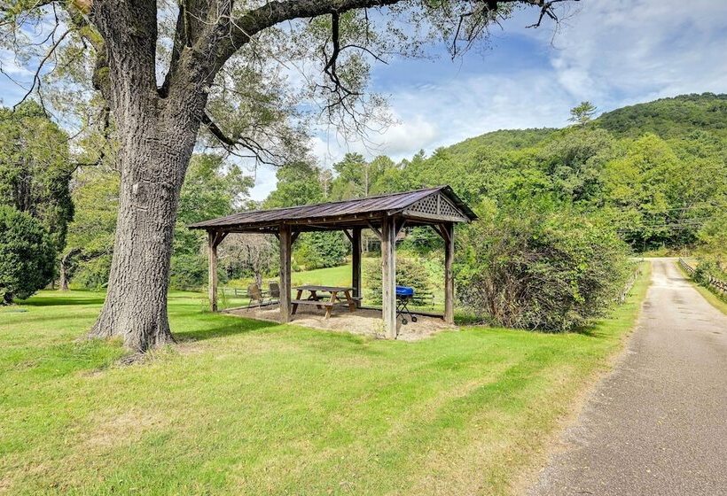 Pet Friendly Home W/ Hot Tub, Patio & Game Room!