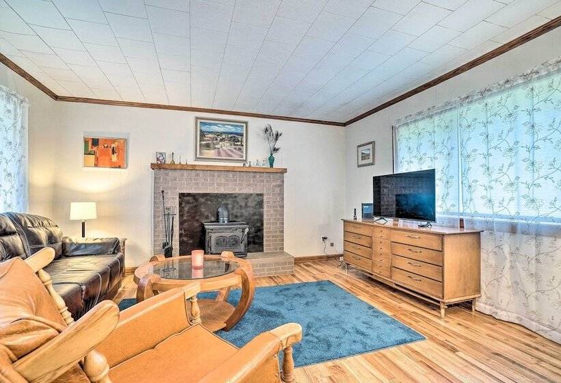 Pet Friendly Home W/ Hot Tub, Patio & Game Room!