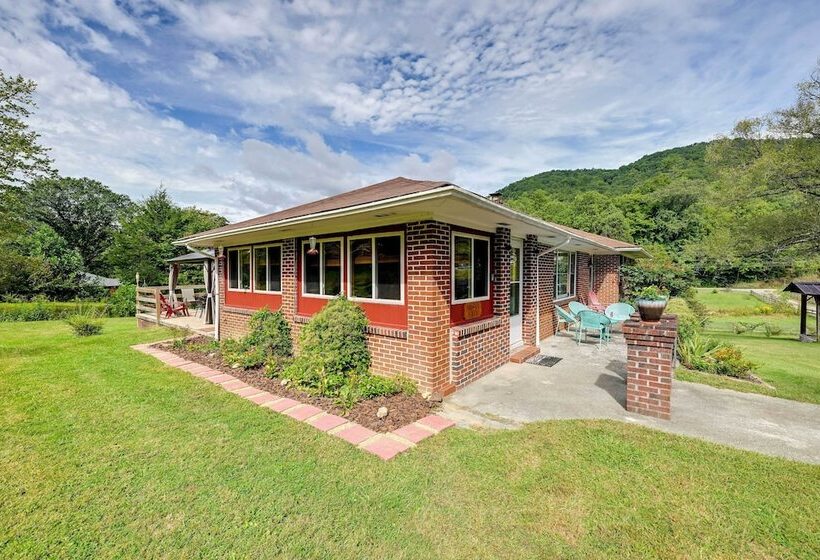 Pet Friendly Home W/ Hot Tub, Patio & Game Room!