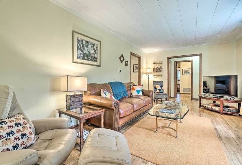 Pet Friendly Home W/ Hot Tub, Patio & Game Room!