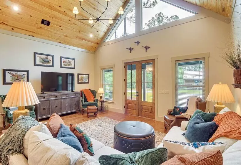 Spacious Midway Cottage W/ Porches, Near Hunting!