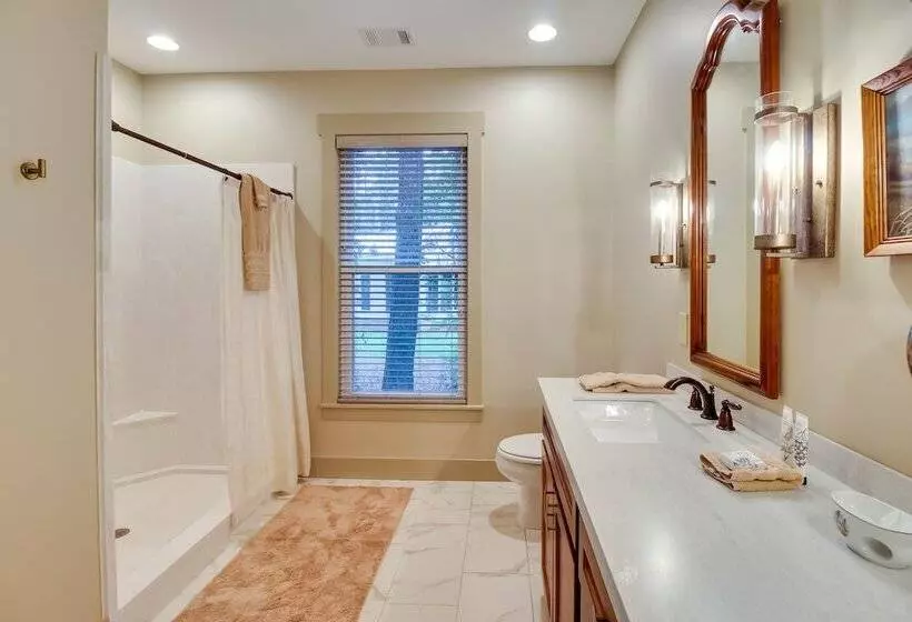 Spacious Midway Cottage W/ Porches, Near Hunting!