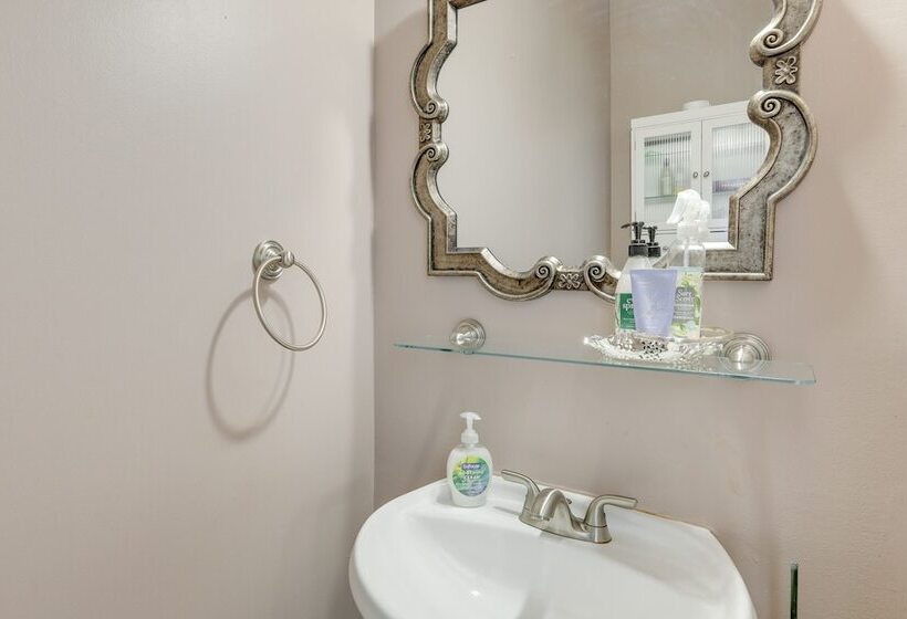 Spacious Roswell Vacation Rental: 25 Mi To Atlanta