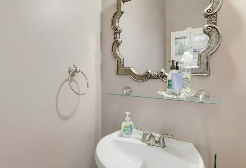 Spacious Roswell Vacation Rental: 25 Mi To Atlanta