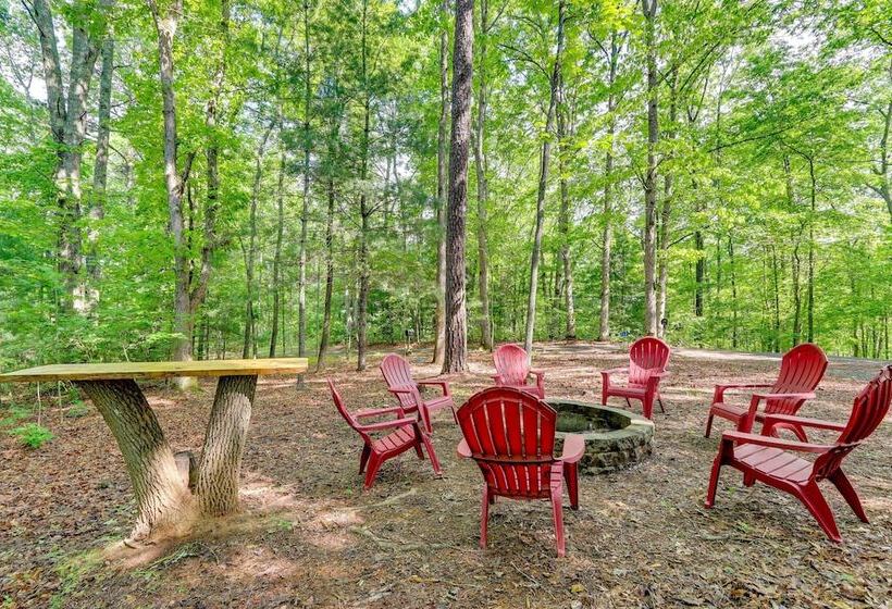 Pet Friendly Cabin W/ Hot Tub In Mineral Bluff!