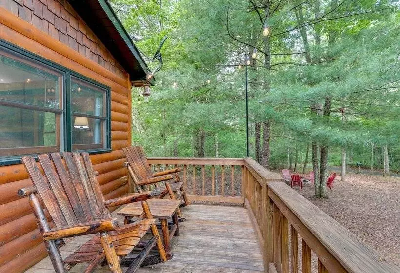 Pet Friendly Cabin W/ Hot Tub In Mineral Bluff!