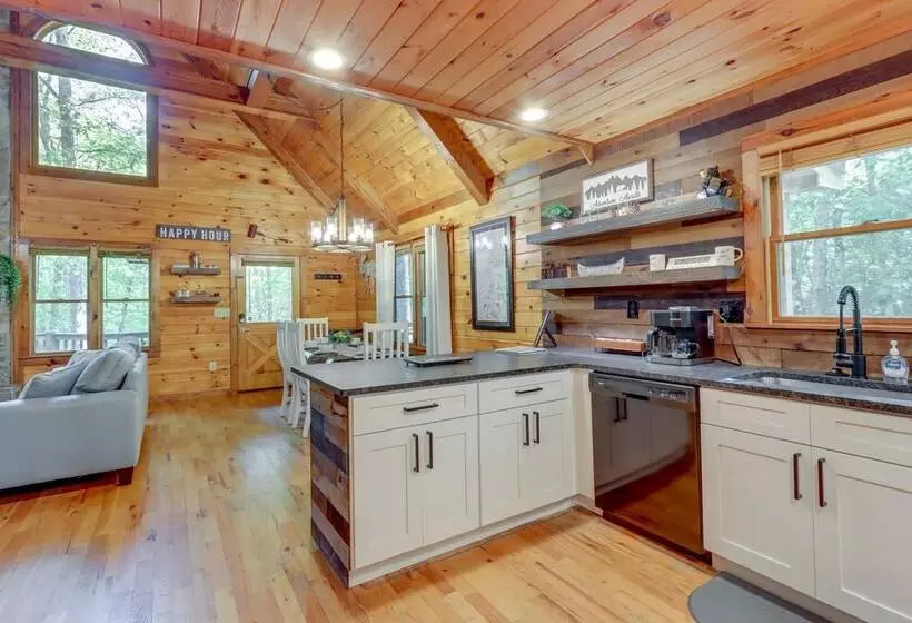 Pet Friendly Cabin W/ Hot Tub In Mineral Bluff!