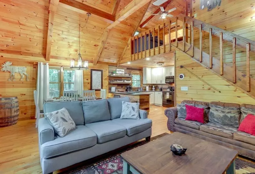 Pet Friendly Cabin W/ Hot Tub In Mineral Bluff!