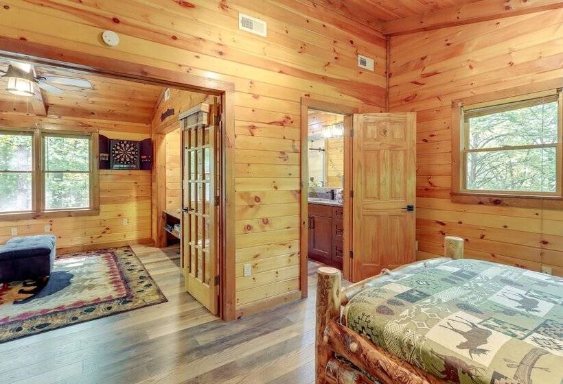 Pet Friendly Cabin W/ Hot Tub In Mineral Bluff!