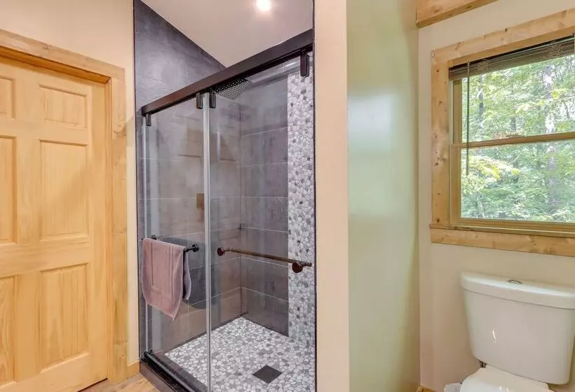 Pet Friendly Cabin W/ Hot Tub In Mineral Bluff!