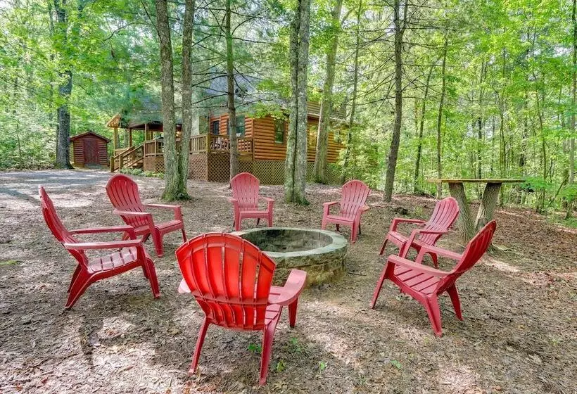 Pet Friendly Cabin W/ Hot Tub In Mineral Bluff!