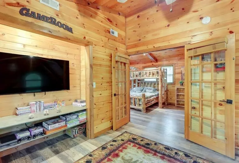 Pet Friendly Cabin W/ Hot Tub In Mineral Bluff!