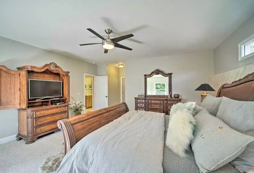 Stunning Sky Valley Home W/ Mountain Views!