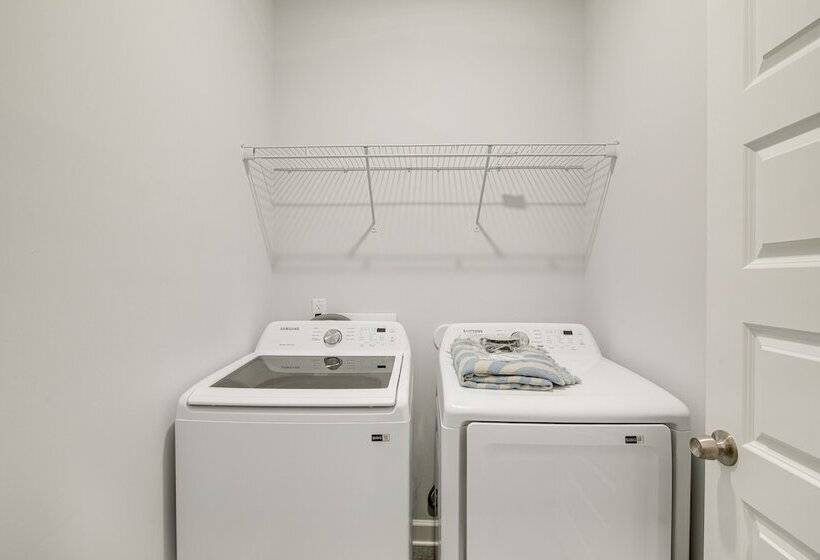 Sunny Memphis Home ~ 2 Mi To Beale Street!