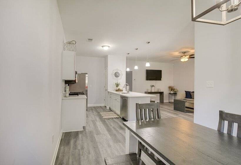 Sunny Memphis Home ~ 2 Mi To Beale Street!