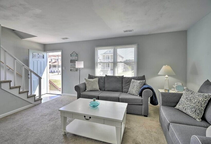 Sunny Norfolk Duplex   Walk To Lake & Beach!