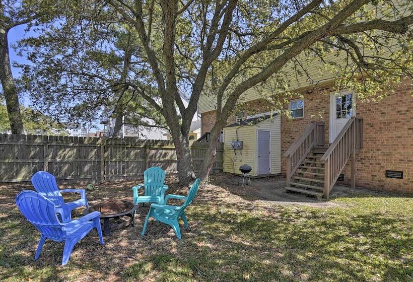 Sunny Norfolk Duplex   Walk To Lake & Beach!