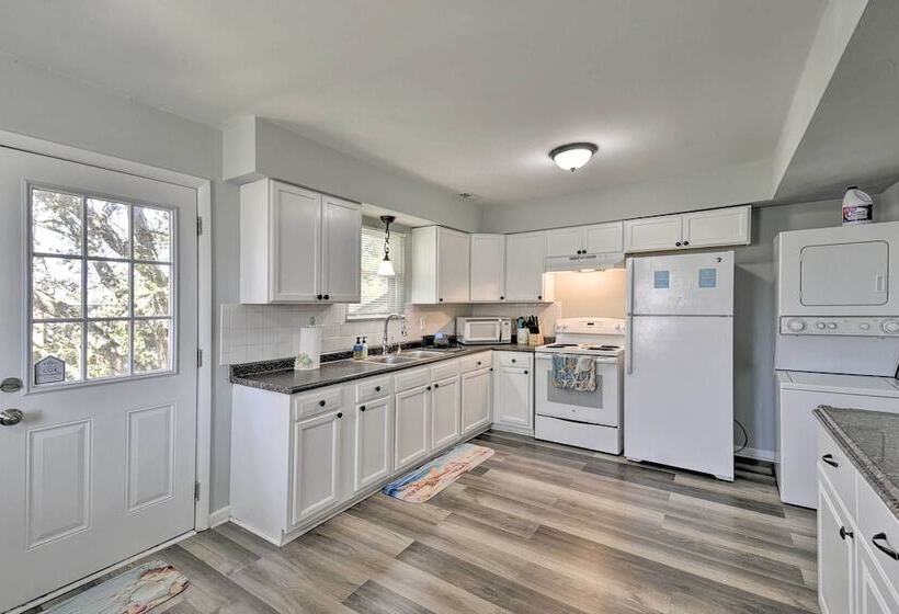 Sunny Norfolk Duplex   Walk To Lake & Beach!