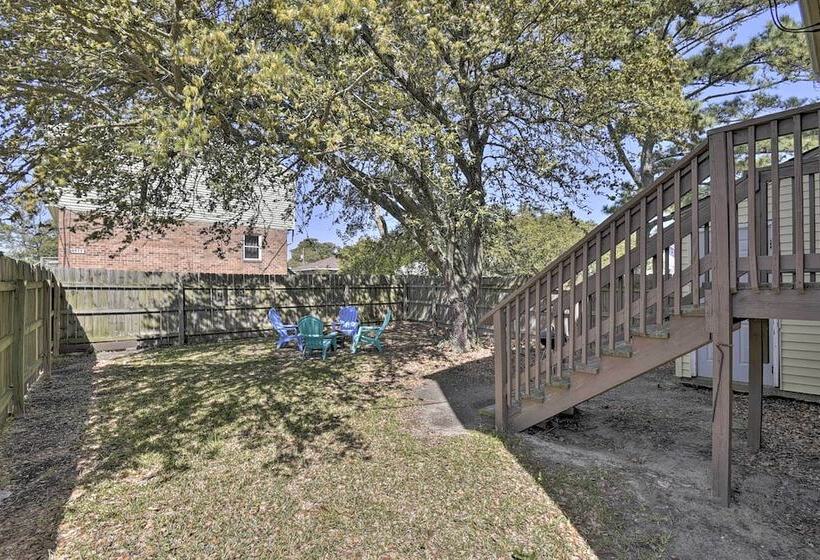 Sunny Norfolk Duplex   Walk To Lake & Beach!