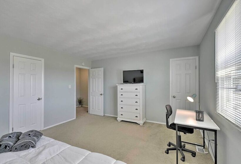 Sunny Norfolk Duplex   Walk To Lake & Beach!