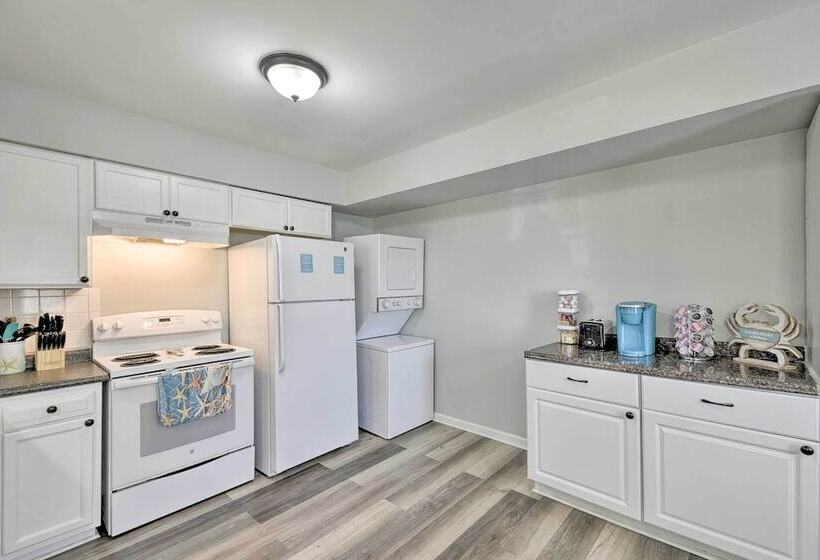 Sunny Norfolk Duplex   Walk To Lake & Beach!