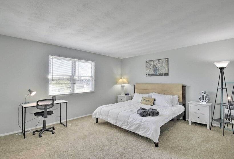 Sunny Norfolk Duplex   Walk To Lake & Beach!