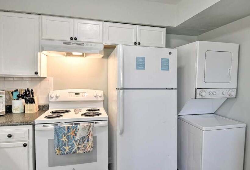 Sunny Norfolk Duplex   Walk To Lake & Beach!