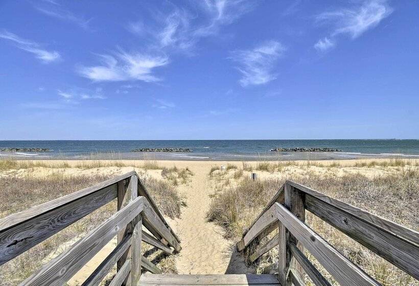 Sunny Norfolk Duplex   Walk To Lake & Beach!