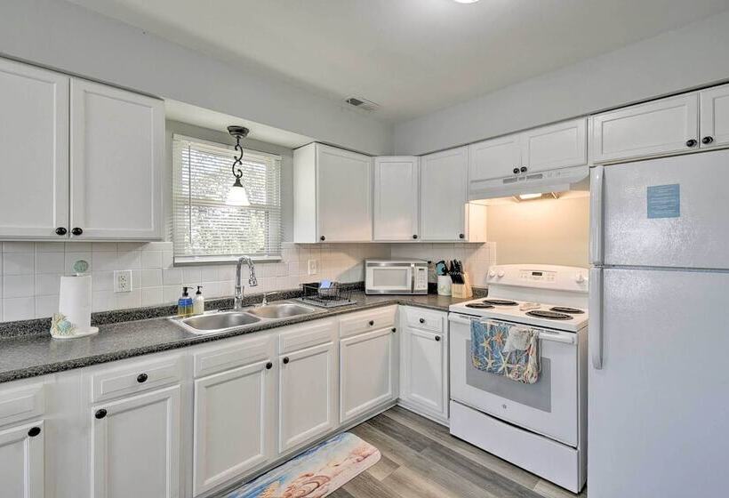 Sunny Norfolk Duplex   Walk To Lake & Beach!