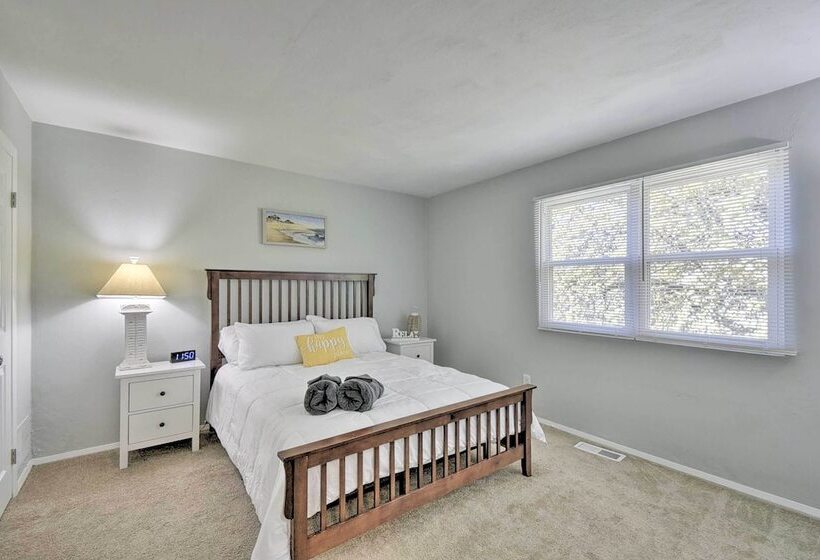 Sunny Norfolk Duplex   Walk To Lake & Beach!