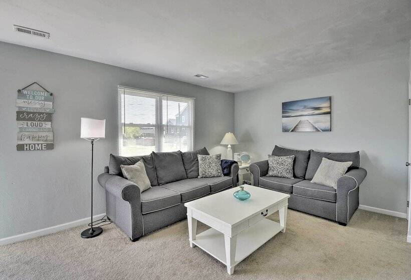 Sunny Norfolk Duplex   Walk To Lake & Beach!