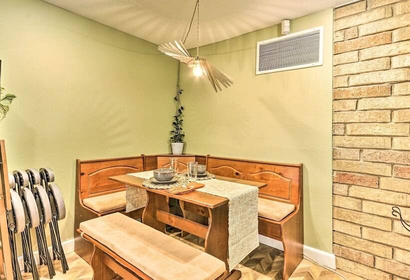 The Owls Nest W/ Hot Tub & Forest Views!