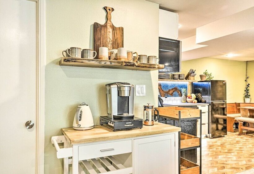 The Owls Nest W/ Hot Tub & Forest Views!