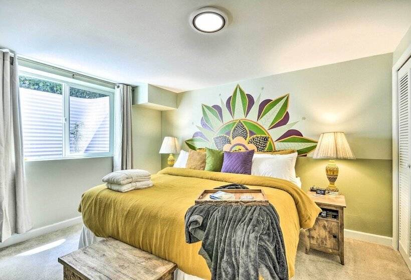 The Owls Nest W/ Hot Tub & Forest Views!