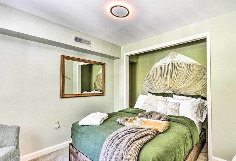 The Owls Nest W/ Hot Tub & Forest Views!