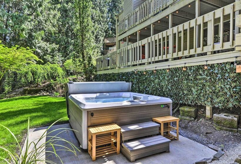 The Owls Nest W/ Hot Tub & Forest Views!