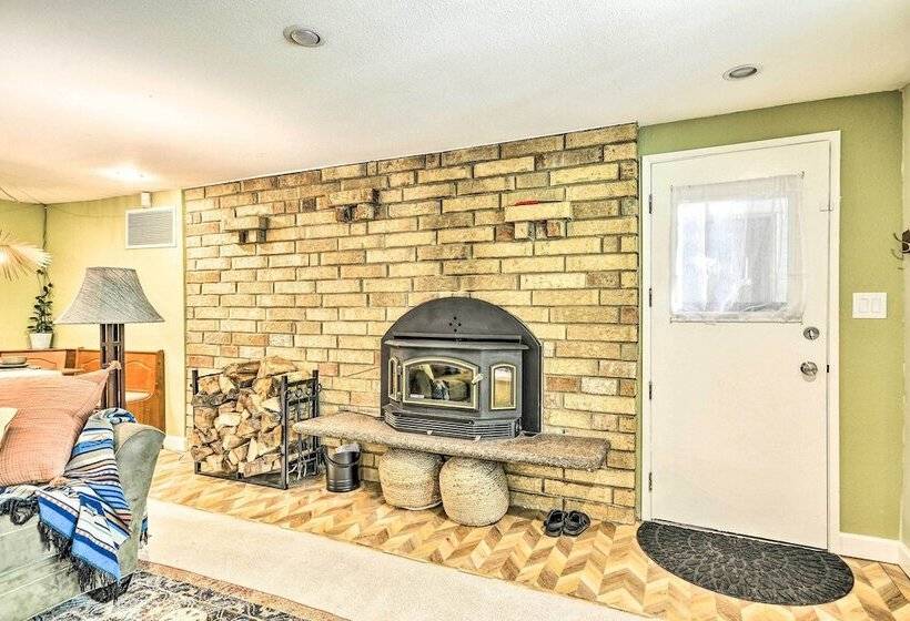 The Owls Nest W/ Hot Tub & Forest Views!