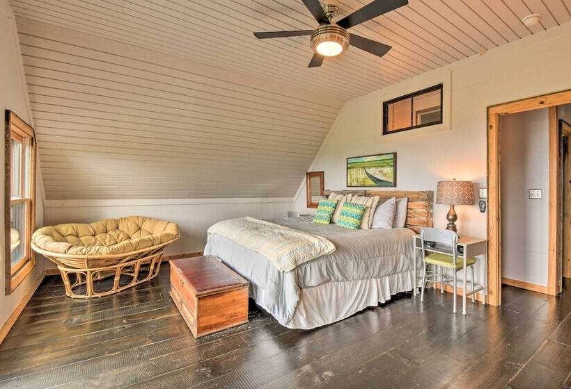 Tree Lined Cabin W/ Breathtaking Mtn Views!